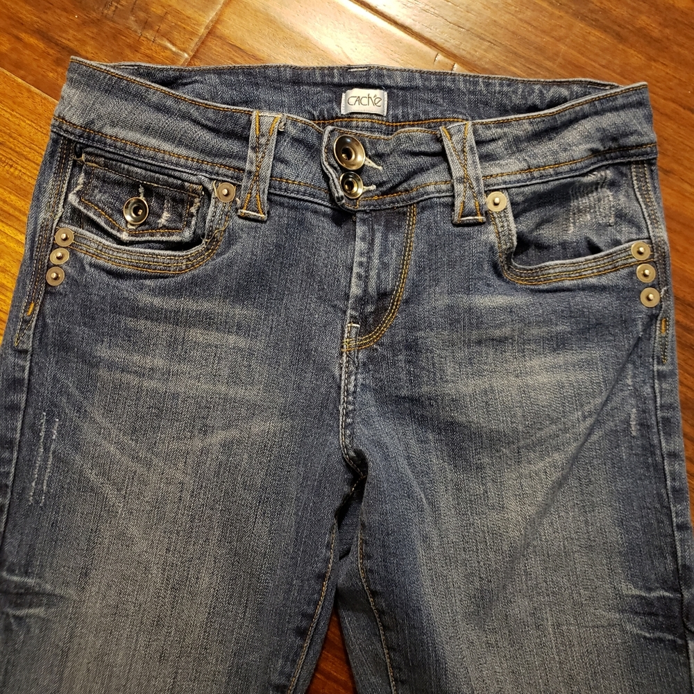 Cache Distressed Denim Capris - Size 6 - image 4